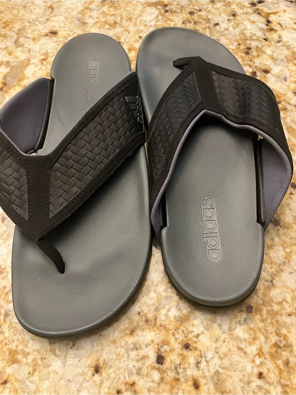 Men’s NWOT Adidas rubber slides size 9